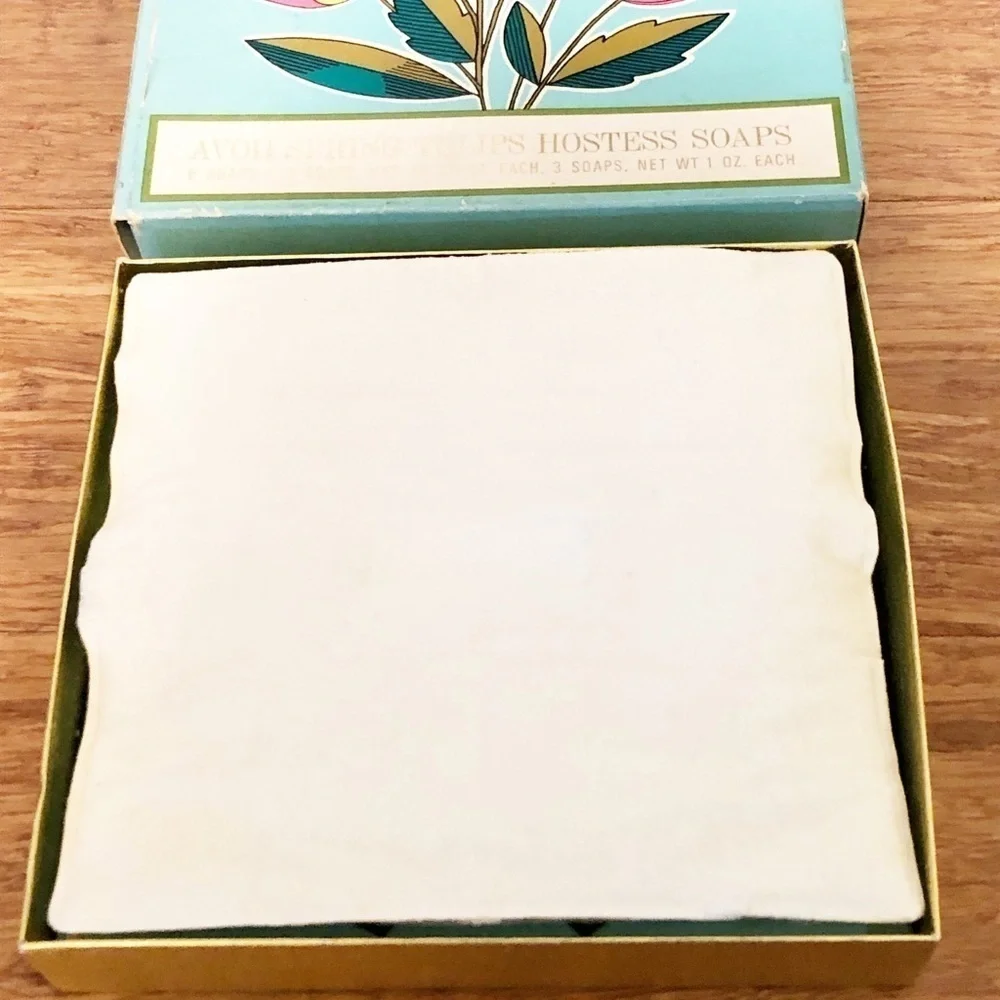 New in Box Vintage Avon Spring Hostess Soaps white and pink tulips. 6 soaps. - Picture 12 of 13